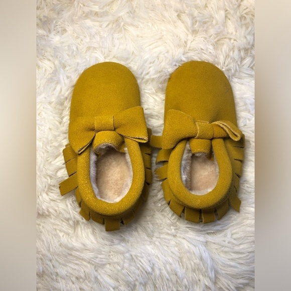 Monkey feet Yellow Bow Kids Shoes - Picture 13 of 16